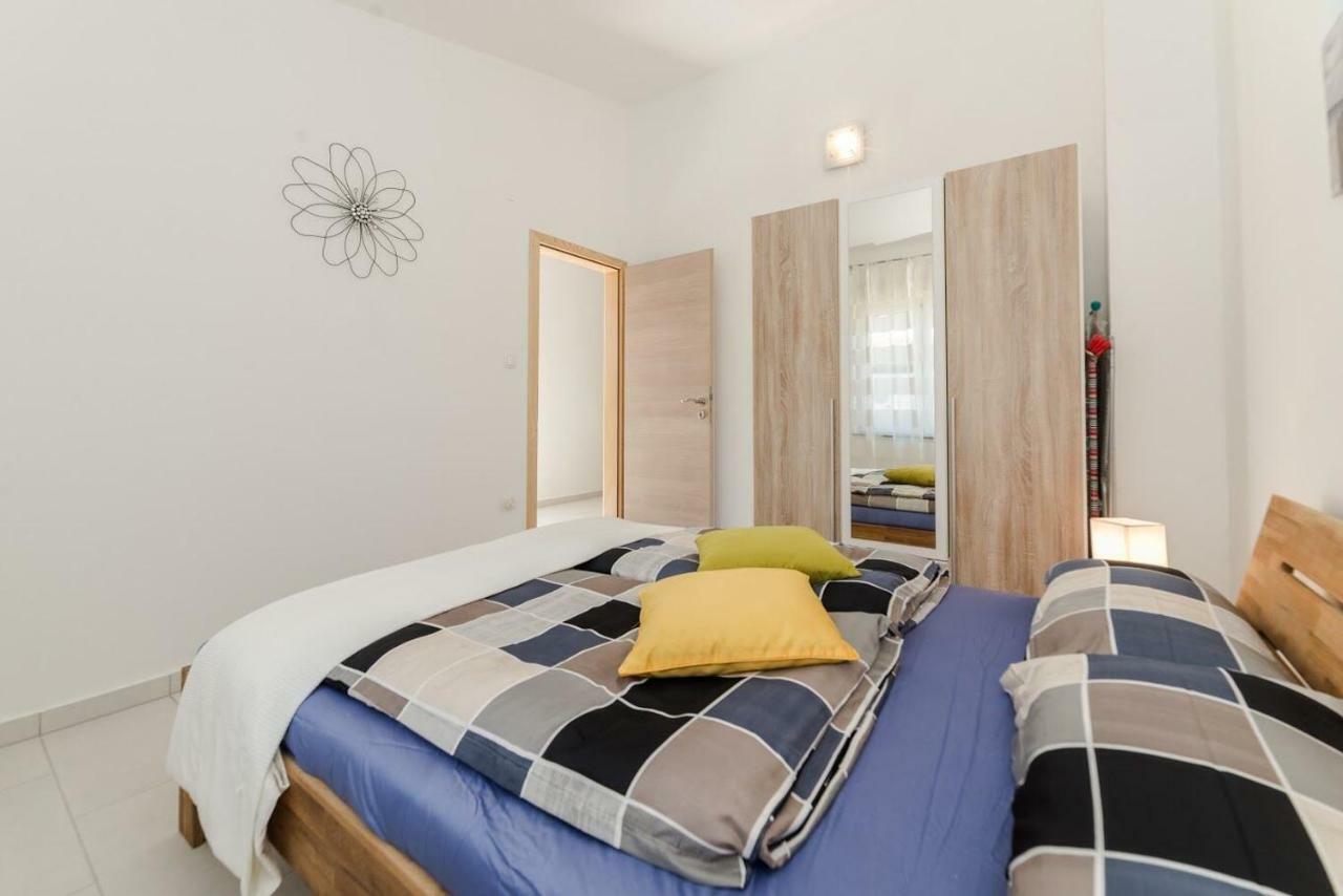 Apartments Vam Vir Luaran gambar