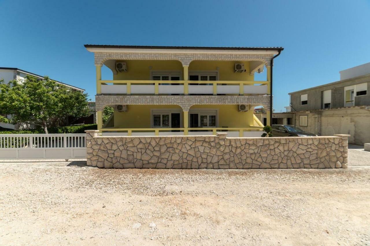 Apartments Vam Vir Luaran gambar